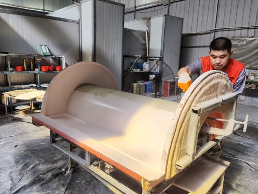 Corps de camion en plastique renforcé de fibre de verre personnalisé avec des pièces de couverture légères Idéal pour les opérations de camions à carburant