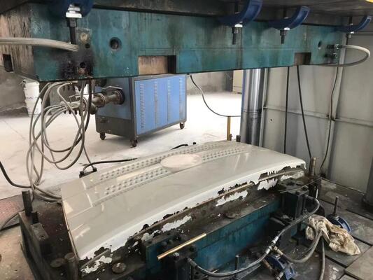 Moulure par compression sur mesure SMC FRP Auto & Bus Parties Intérieur Exterior Trim OEM / ODM