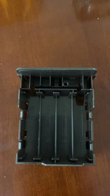 Pièce de moule à injection plastique avec système de refroidissement par eau et finition de surface polie