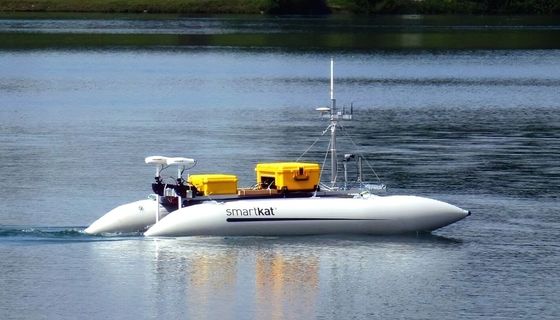 Technologie de pose à la main et conception légère Parties de bateaux en fibre de verre durables pour assurer