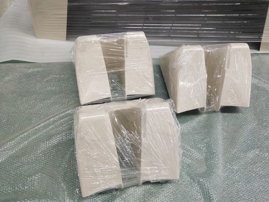 Moins de coûts de production et d'outillage SMC et technologie RTM avec des mesures strictes de contrôle en place et de contrôle