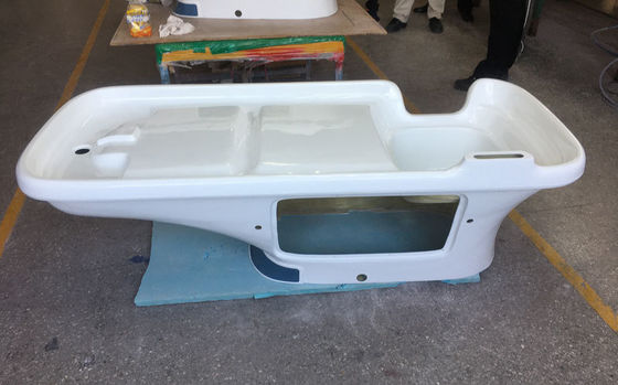 Moulage par compression et moulage par injection de coques médicales résistantes à la corrosion avec un rapport résistance/poids élevé