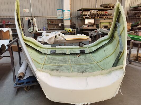 Panneau de carrosserie de camion en fibre de verre de haute durabilité Léger, facile à installer Idéal pour l'entretien et le remplacement de la flotte