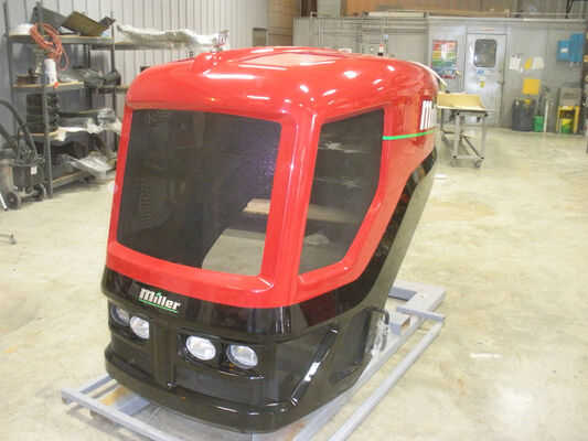 Caisse de camion en PRF (plastique renforcé de fibres) haute durabilité offrant une bonne isolation, parfaite pour les secteurs de la logistique et du transport nécessitant une protection de la cargaison.