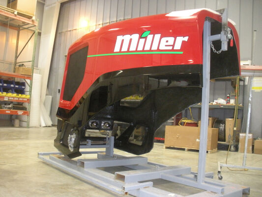 Différentes spécifications couvrent les pièces de la carrosserie FRP du camion Des conceptions personnalisées adaptées à plusieurs modèles et applications de camions