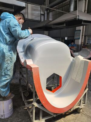 Corps de camion en plastique renforcé de fibre de verre personnalisé avec des pièces de couverture légères Idéal pour les opérations de camions à carburant