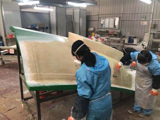 Carrosserie de camion en FRP de haute durabilité personnalisée parfaite pour les projets de transport spécialisés et les conditions d'exploitation exigeantes