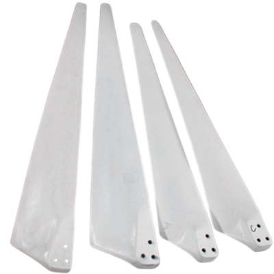 Blade de turbine éolienne à axe horizontal et vertical protégée par une extrémité avant durable